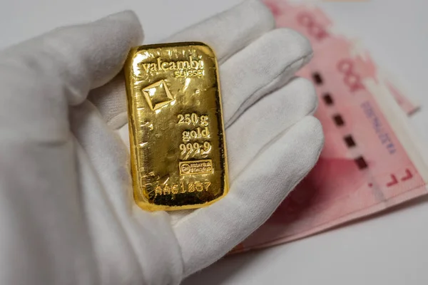 is the us currency backed by gold